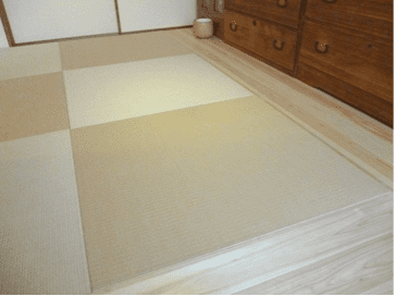 半畳の和紙畳を敷いて、そのまわりをヒノキの縁甲板で囲んだ事例